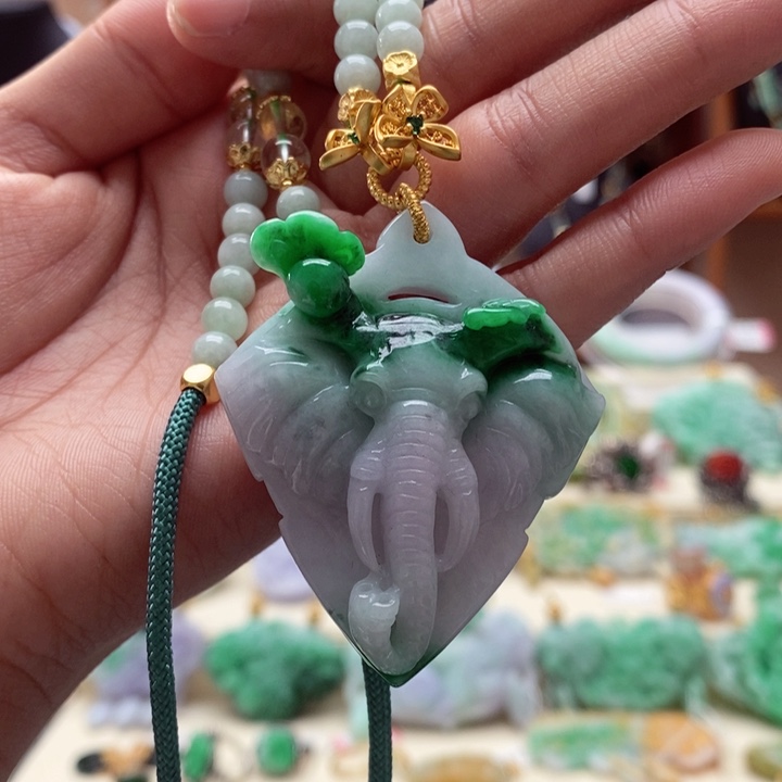 翡翠颈饰未镶嵌翡翠吊坠