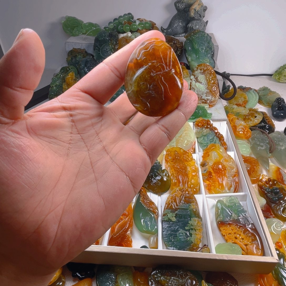 未镶嵌蛇纹石玉颈饰