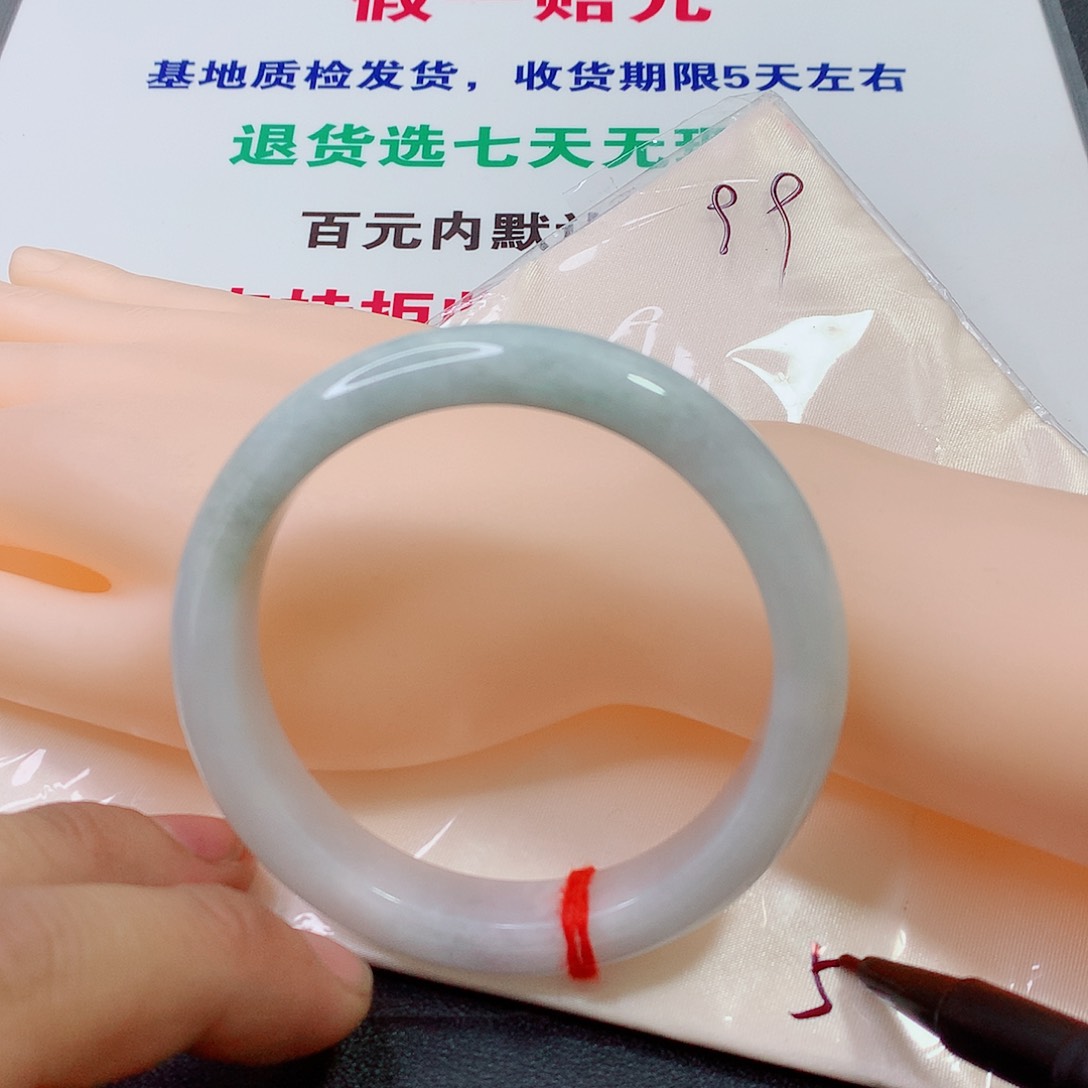 翡翠手镯未镶嵌翡翠