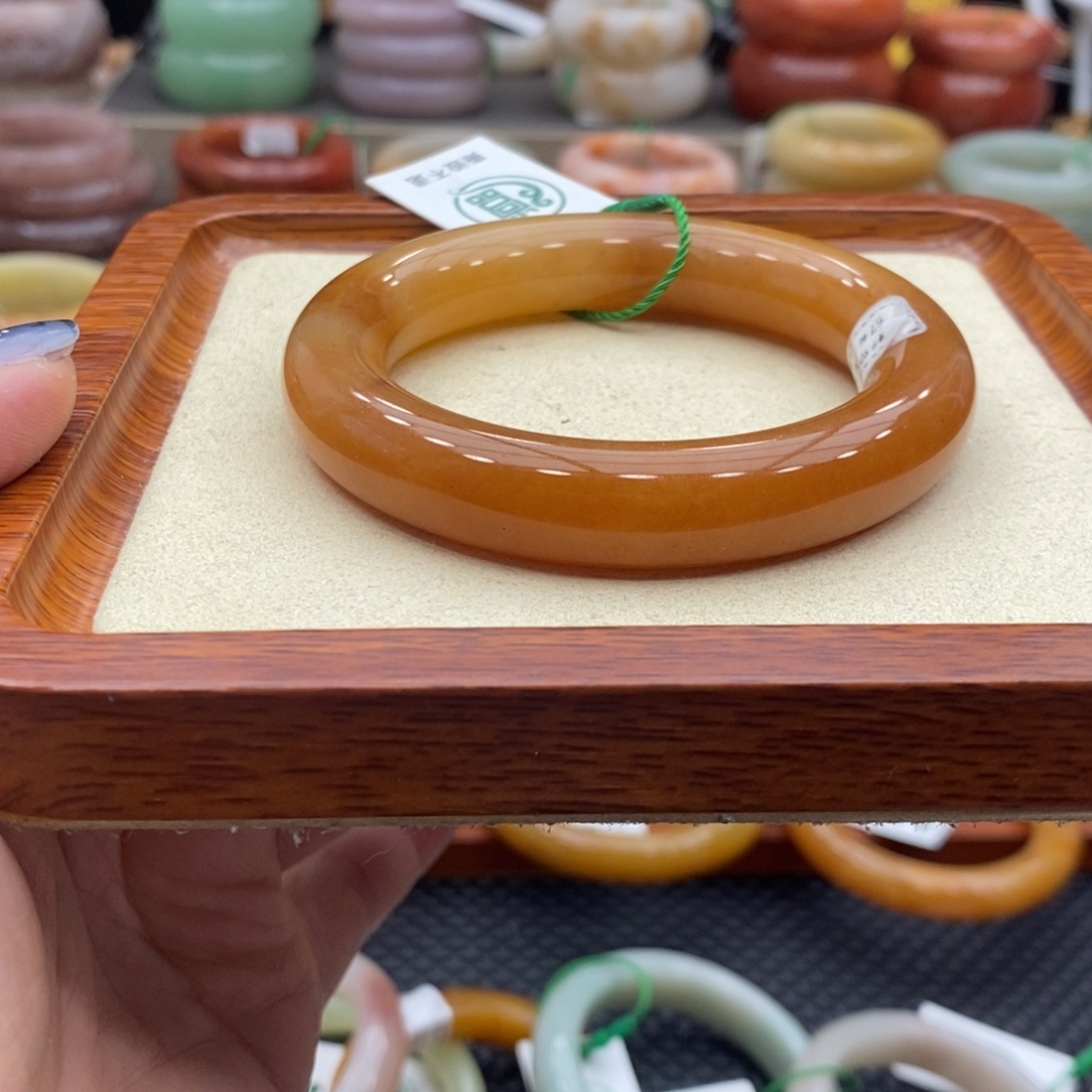 未镶嵌手镯石英质玉