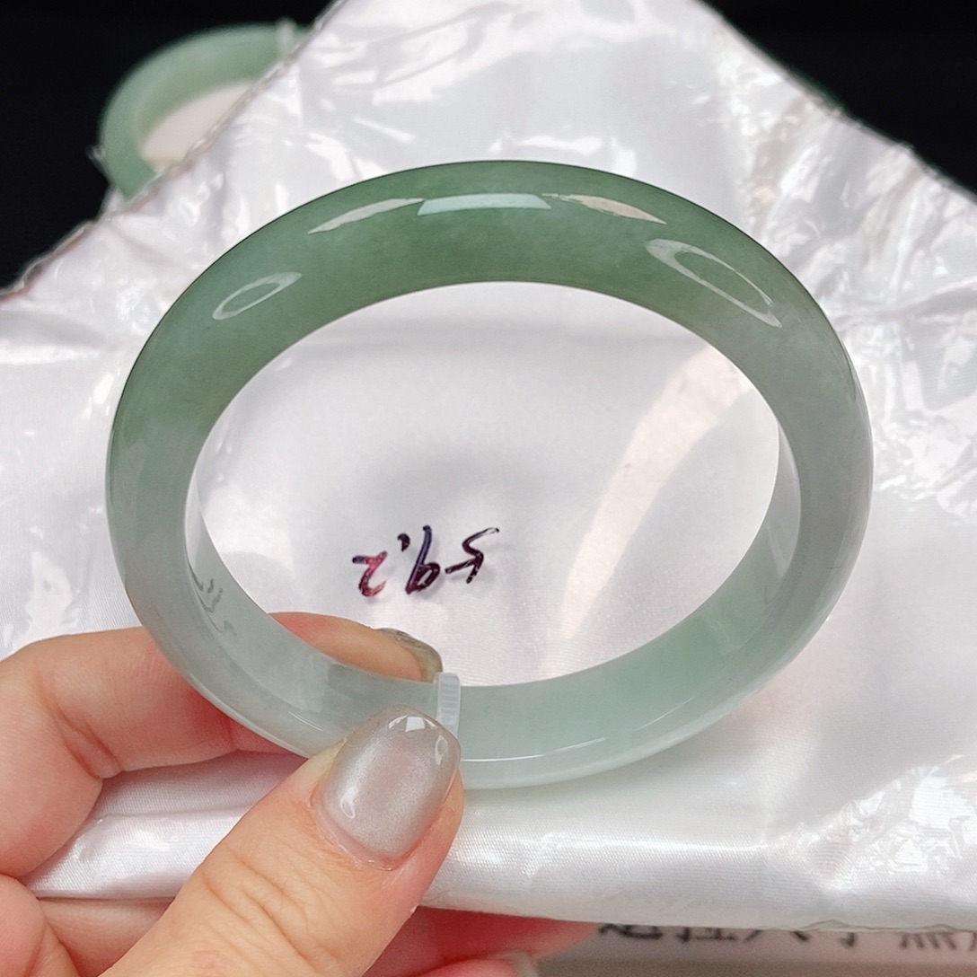 翡翠手镯未镶嵌半山水胶条正圈