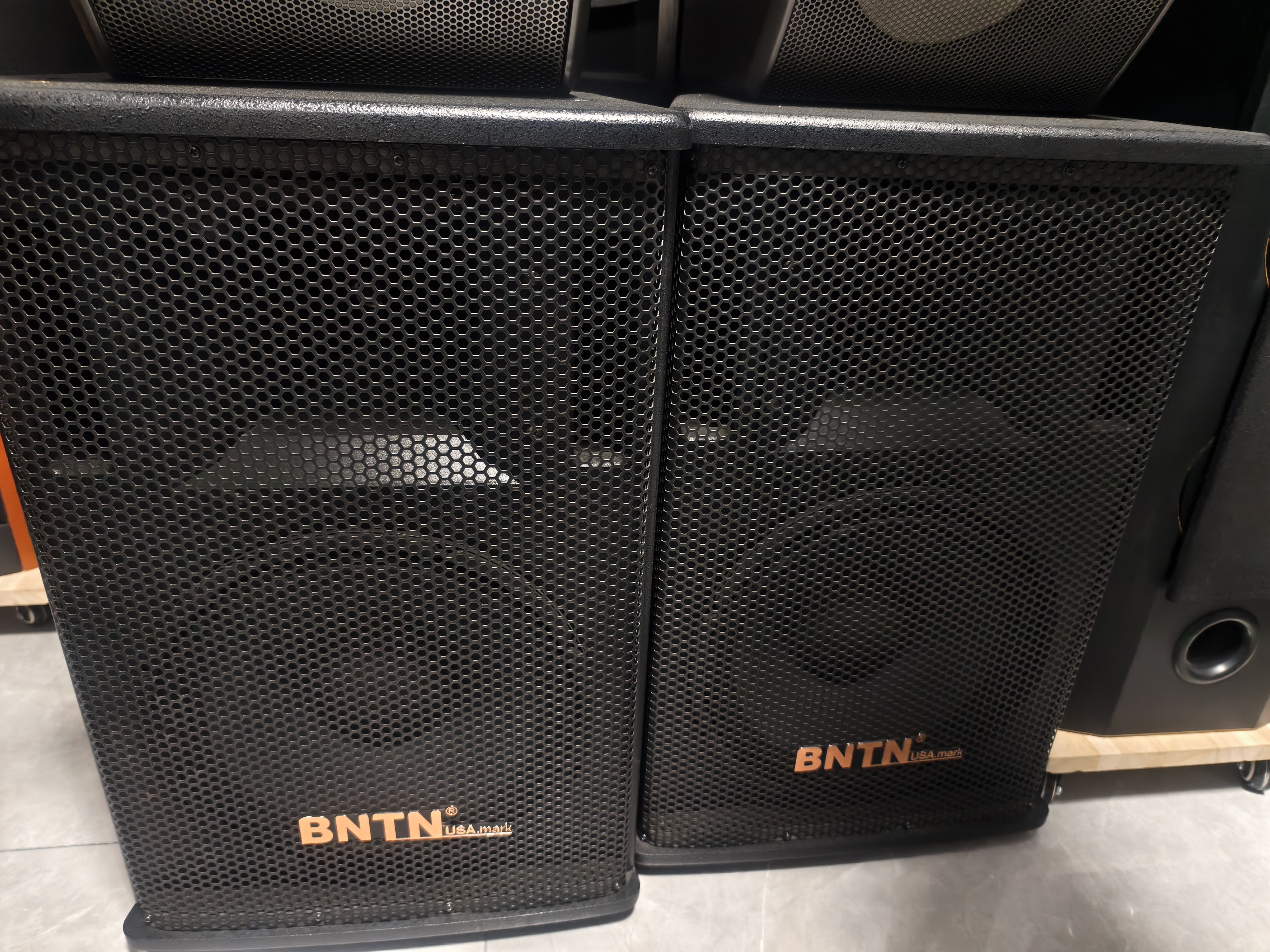 音响一对＋功放（不包邮运费到付，不支持退换）