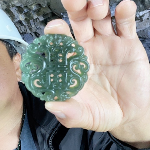 蛇纹石玉未镶嵌珠宝奇石