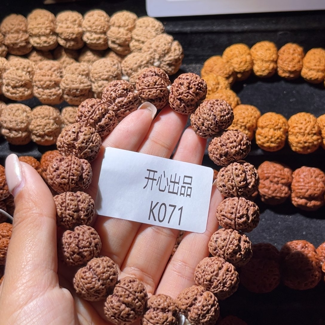 鹏****金刚菩提手串蜂王19尺寸