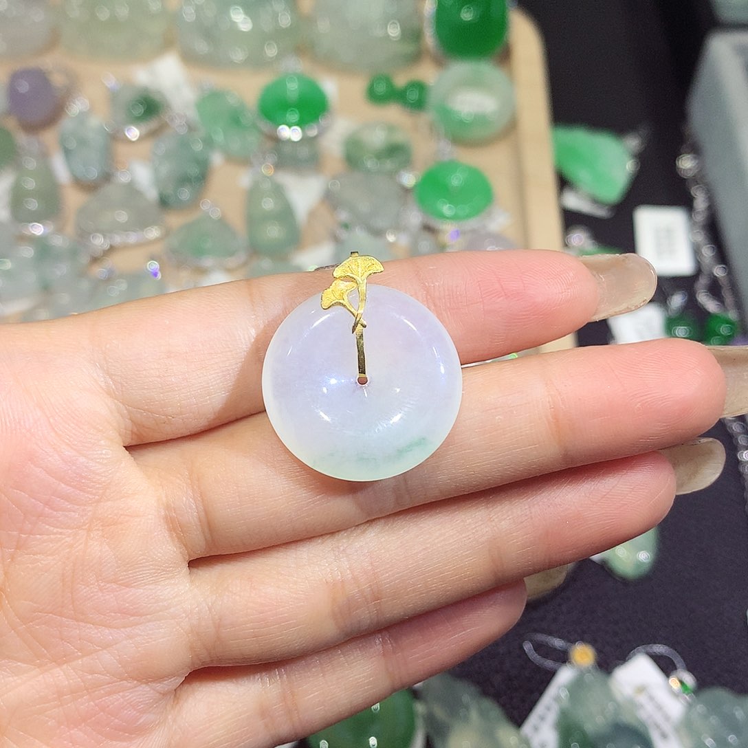 翡翠18K金镶嵌颈饰扣子