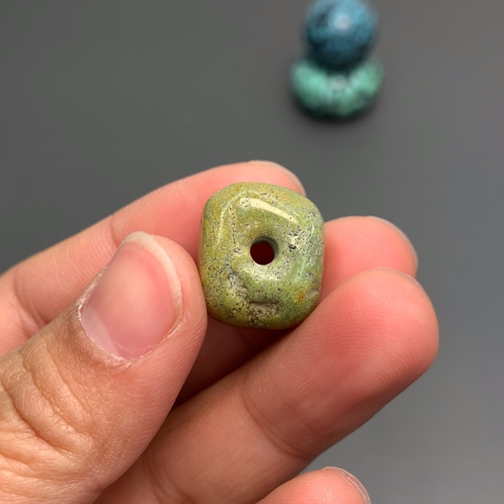 绿松石颈饰未镶嵌