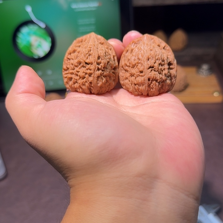 吊坠文玩核桃全品红皮南疆石40