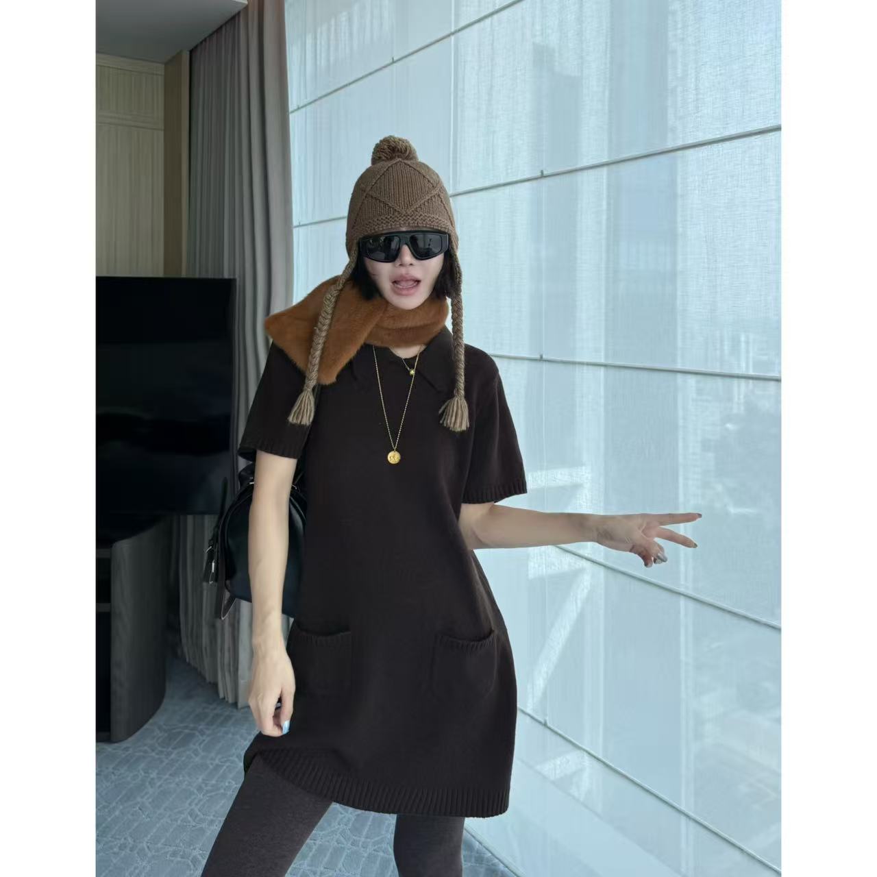 "暖绒巧克力”气质毛衣短袖翻领针织连衣裙  SWL13059