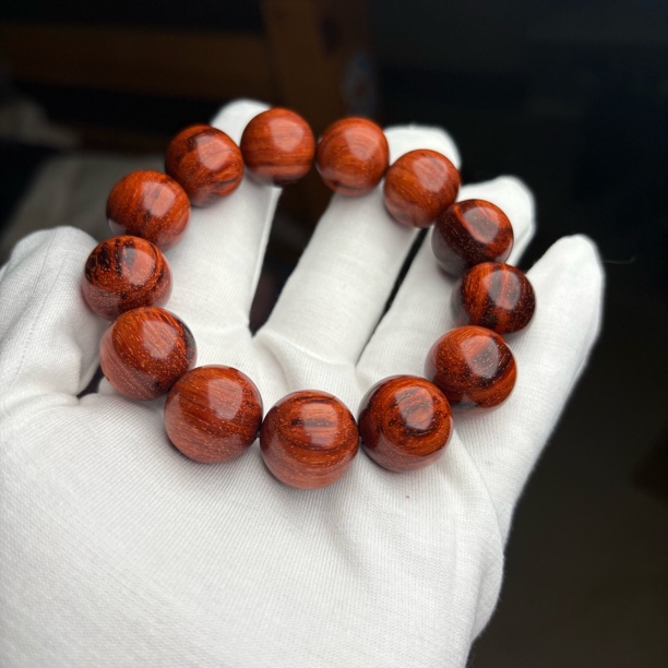 特品·小叶紫檀黑飘红1.8正圆，一物一拍