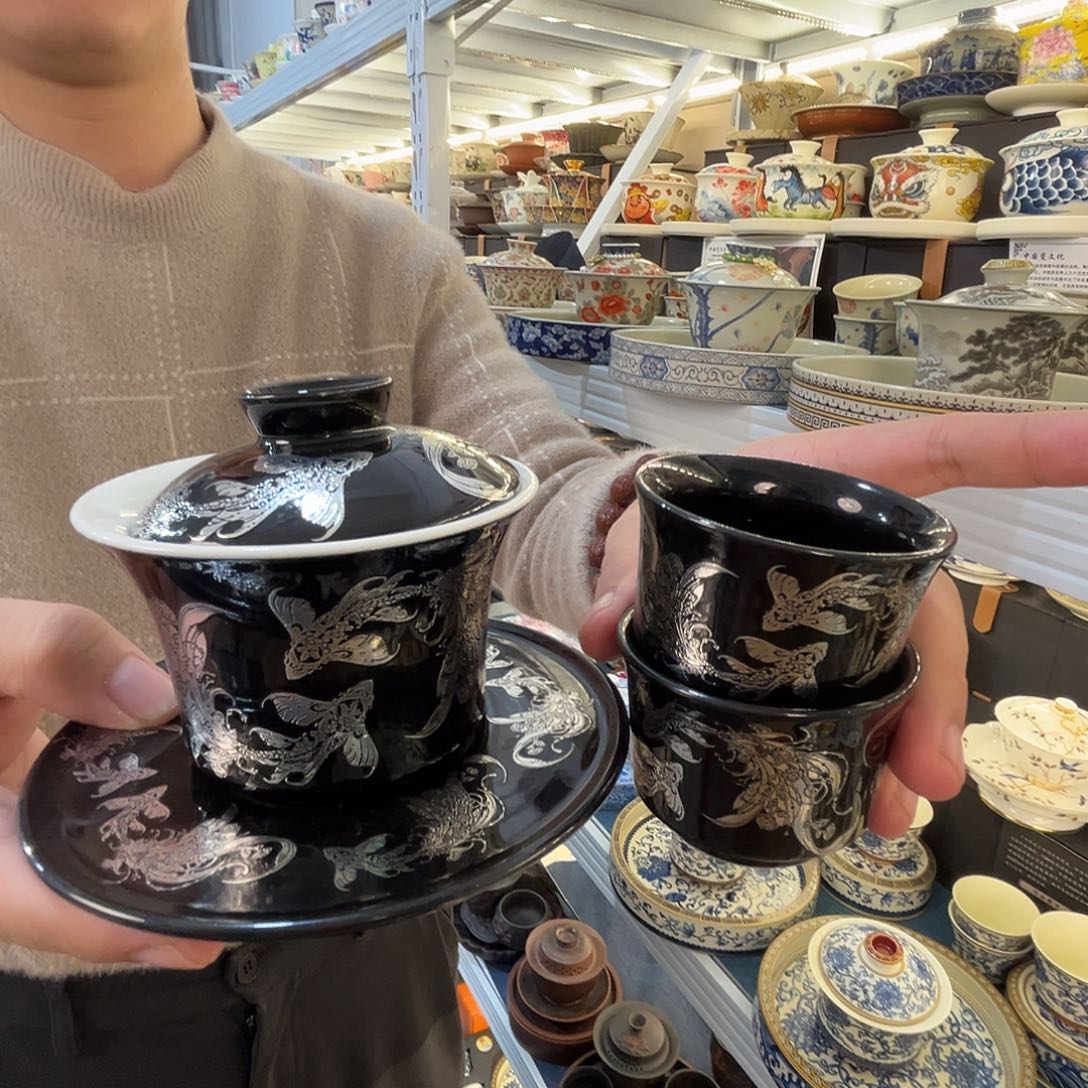 这些盖碗很漂亮！！！