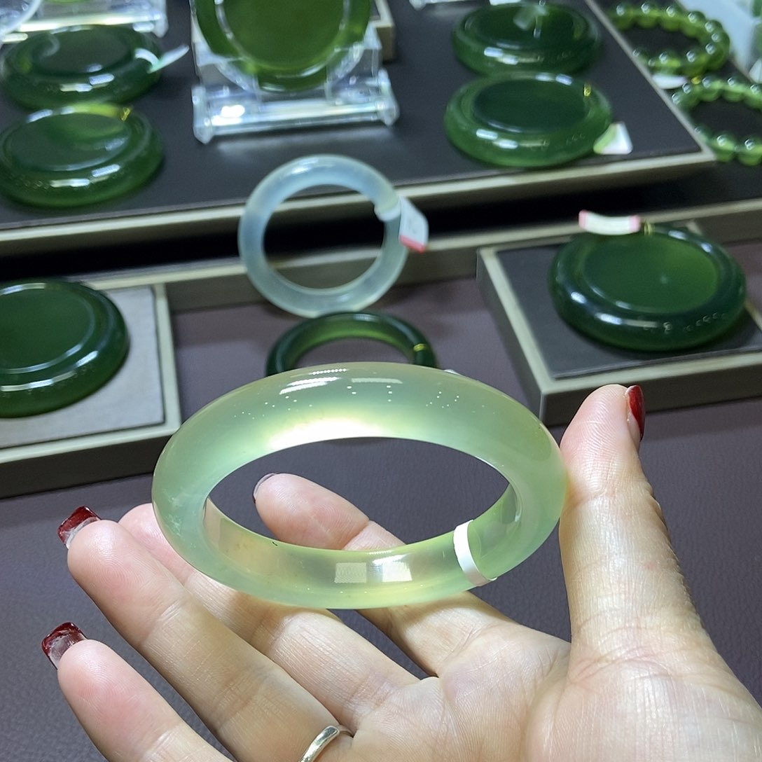 蛇纹石玉手镯56未镶嵌
