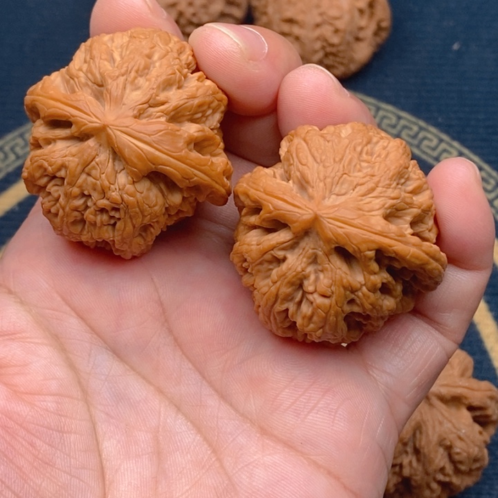 剑***你文玩核桃吊坠粗筋37有修4