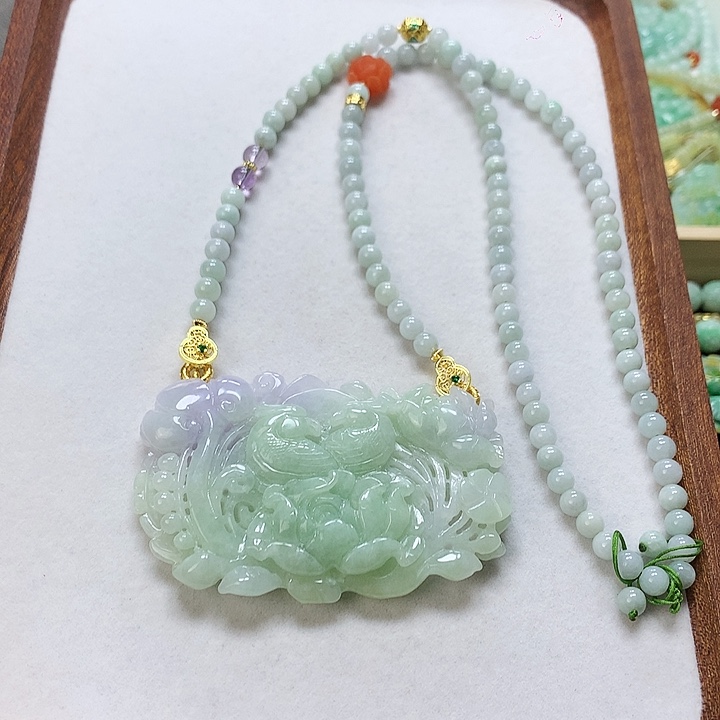 翡翠颈饰未镶嵌吊坠