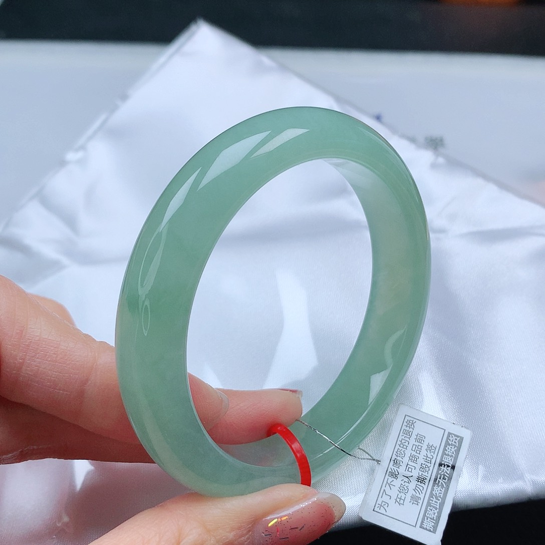 翡翠手镯未镶嵌54圈