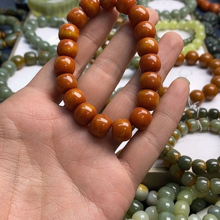 未镶嵌透闪石质玉珠宝奇石