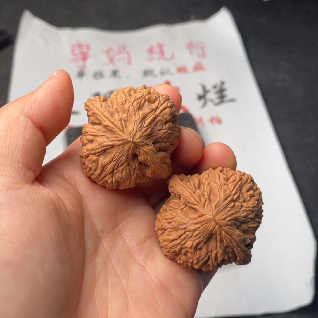 文玩核桃把件004。41绣球有