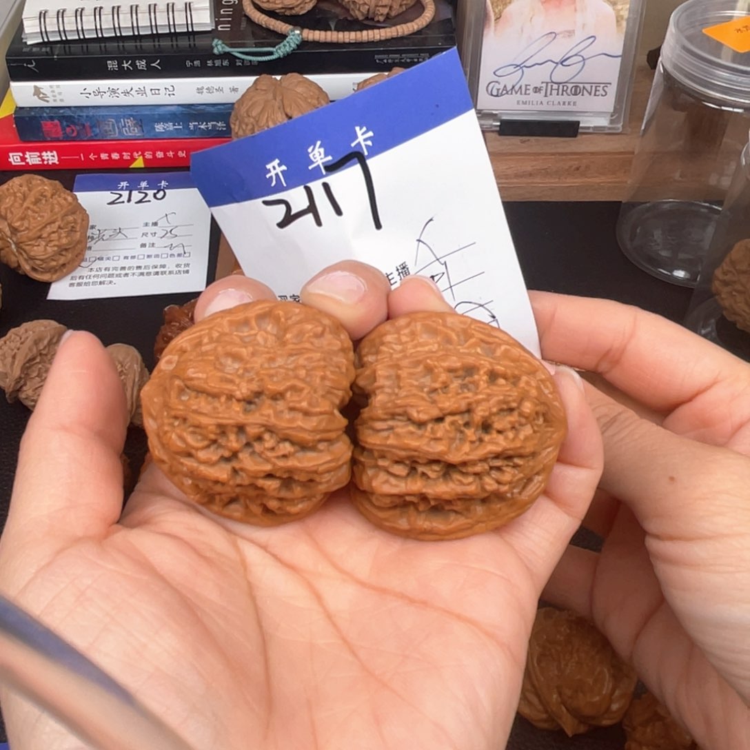 文玩核桃吊坠：*乐平谷凹底41尺。 2117