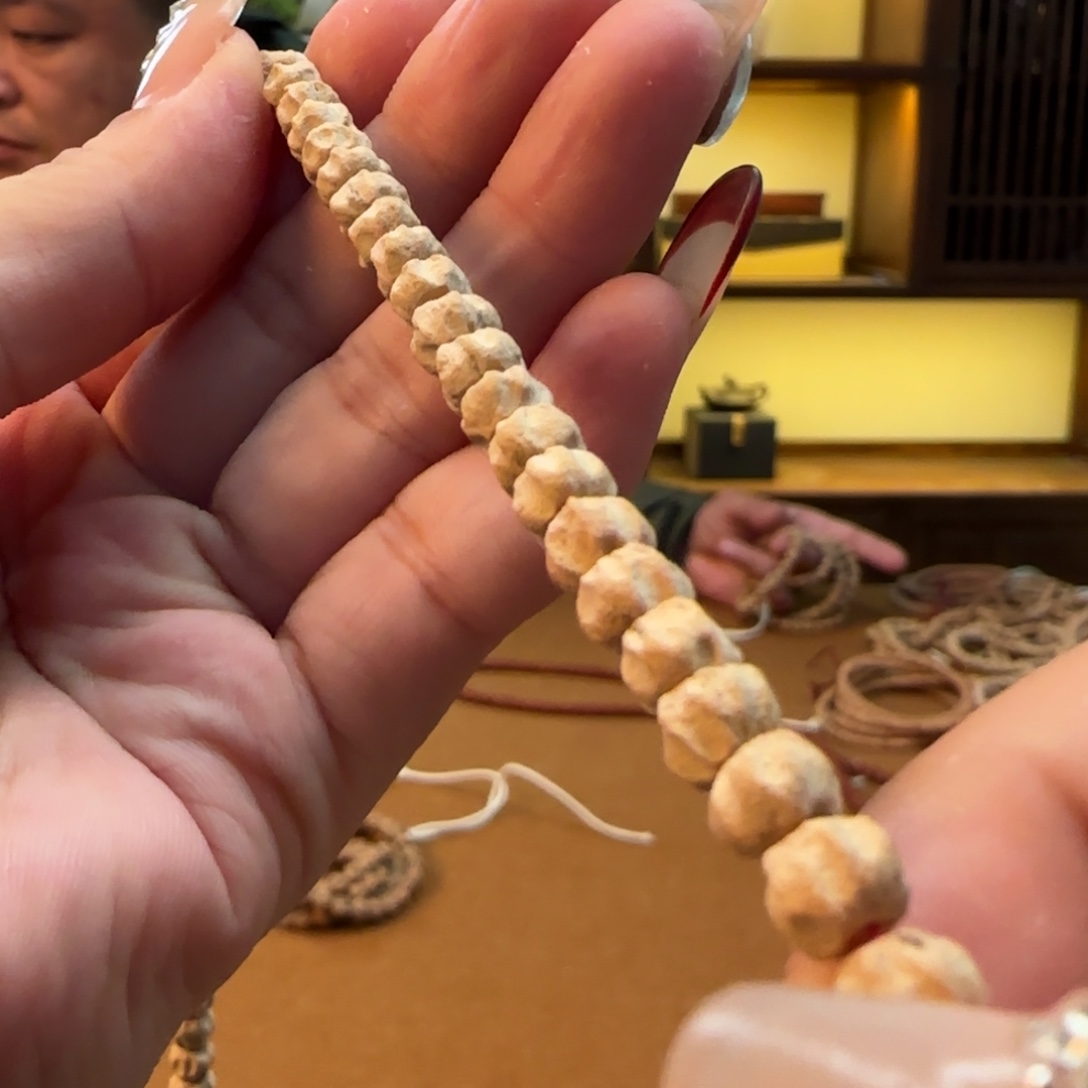 C***h手串柏香籽/百香籽刀锋6