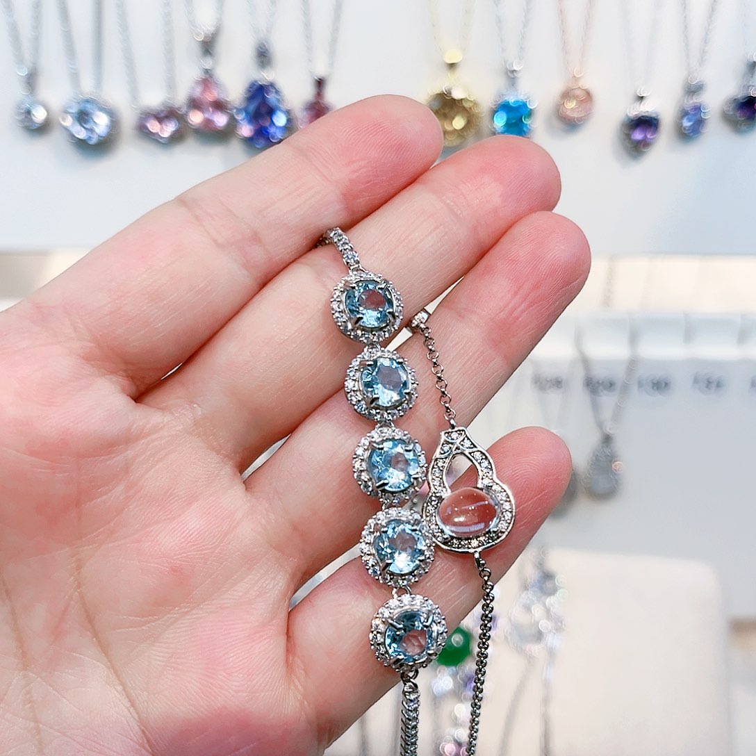 痴****岫玉银S925镶嵌手链