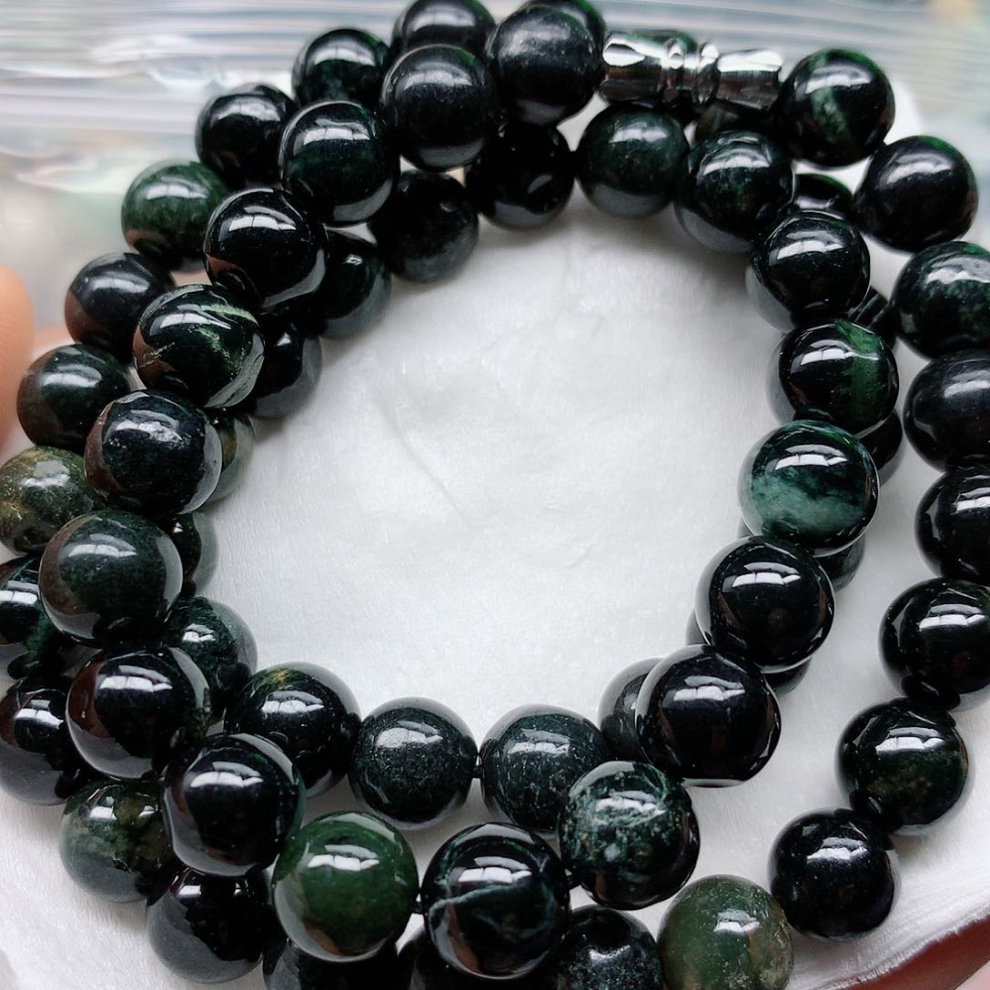 翡翠颈饰未镶嵌手串