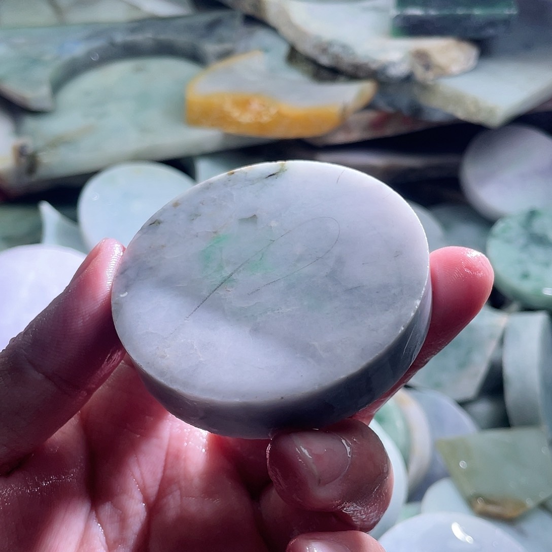 翡翠未镶嵌颈饰毛料39