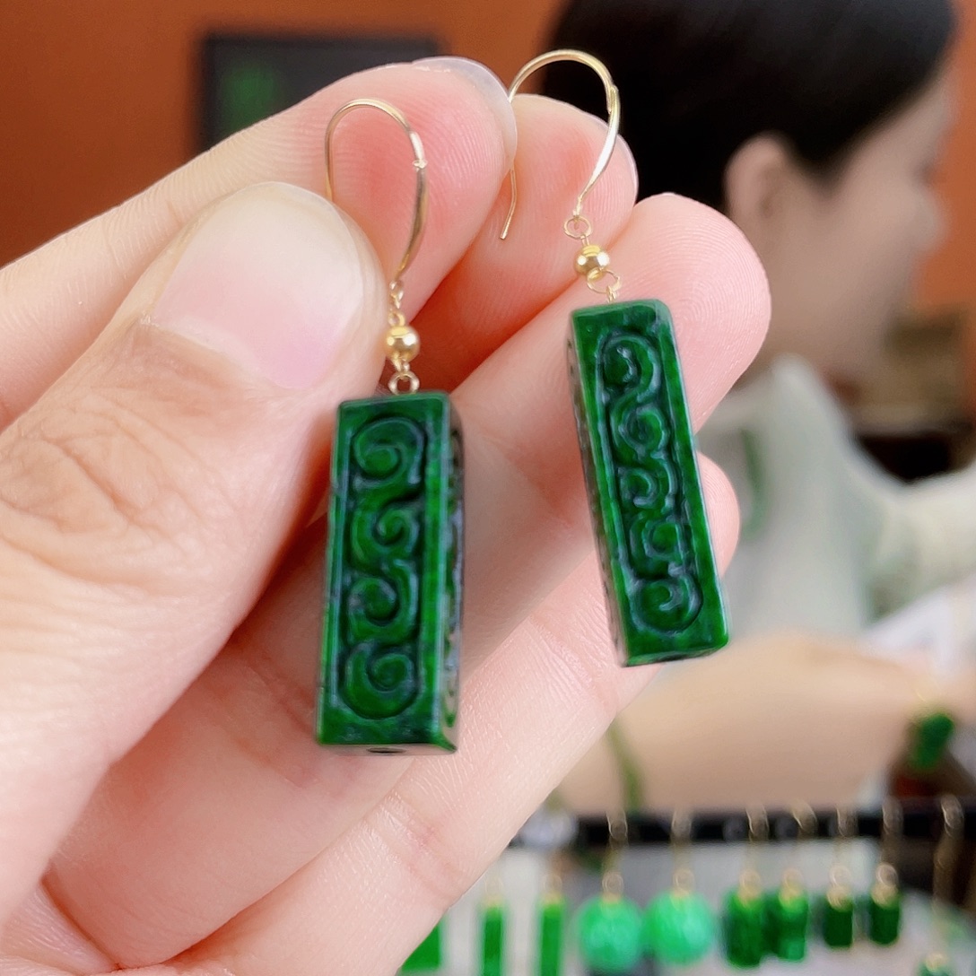 翡翠18K金镶嵌耳饰