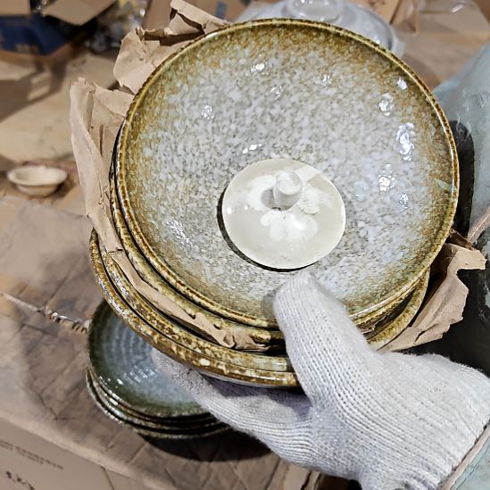 绿泥盘子碗茶壶啥都有