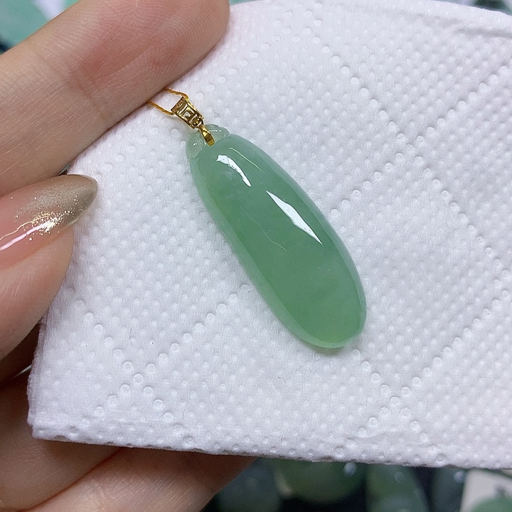 翡翠18K金镶嵌颈饰挂件