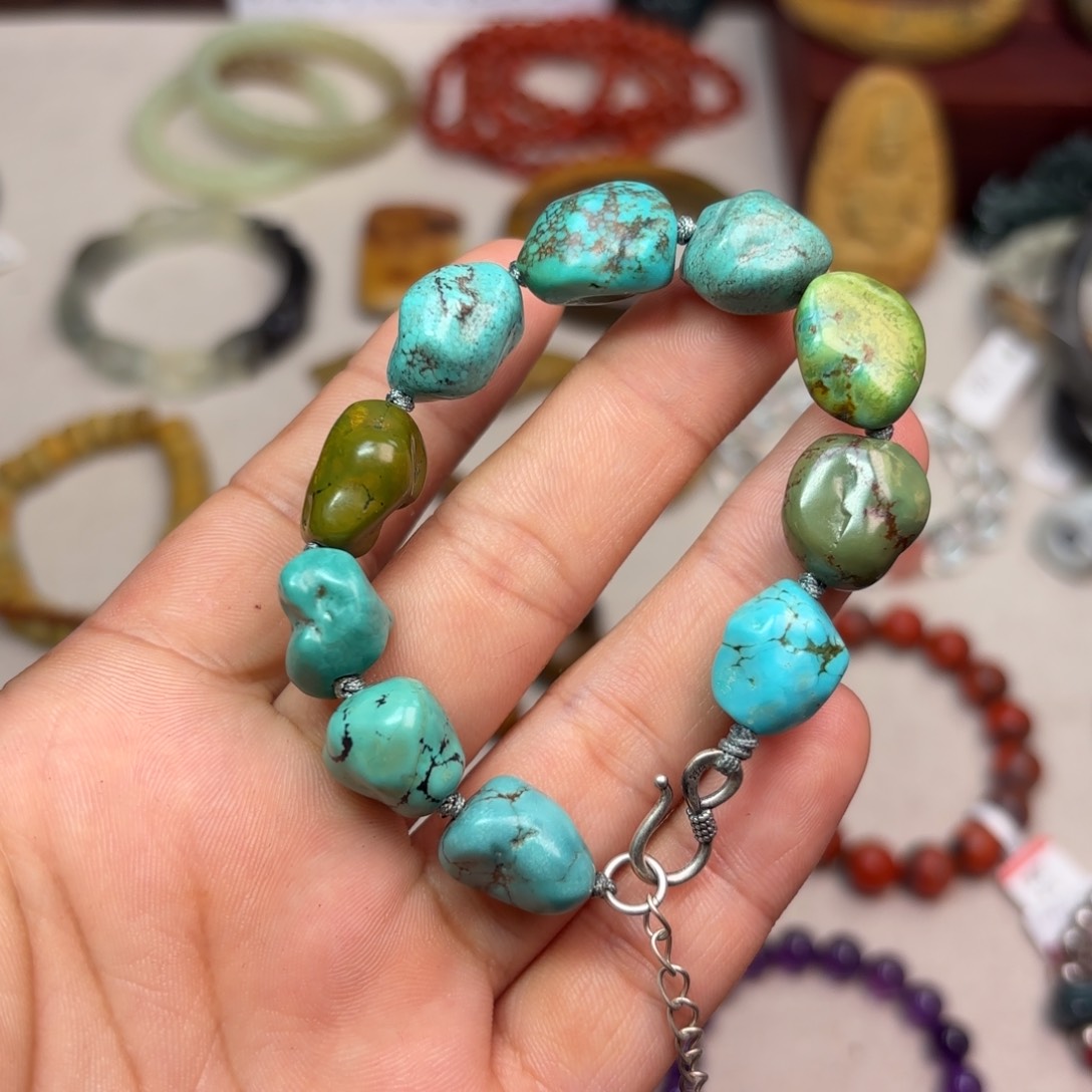 和田玉颈饰未镶嵌小**?