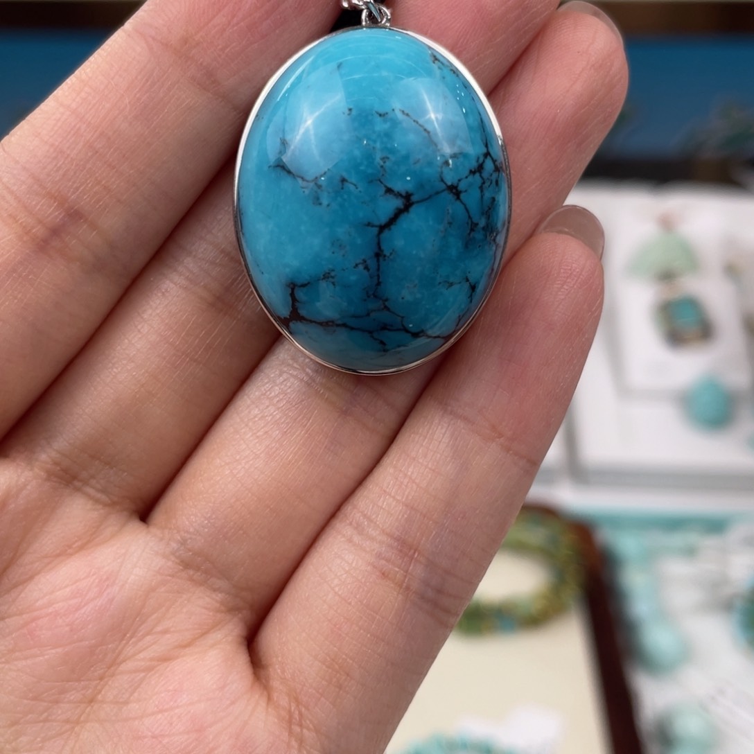 未镶嵌绿松石颈饰