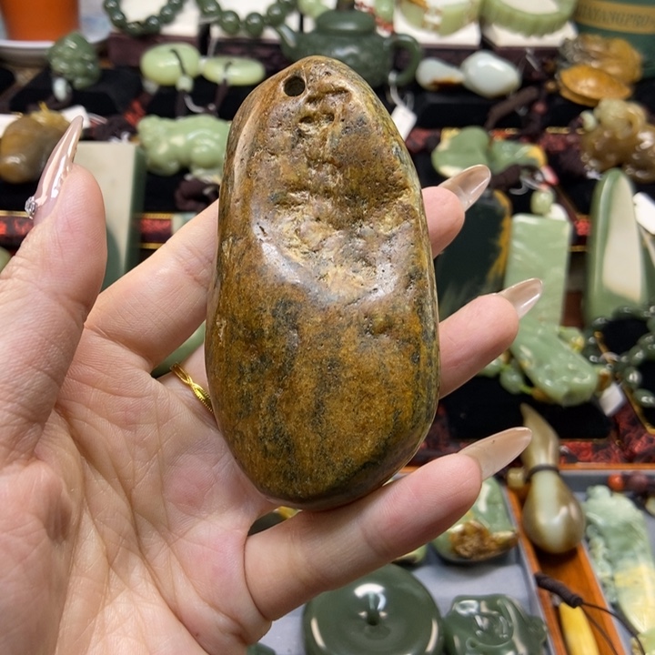 未镶嵌岫岩河磨玉（透闪石质玉）把件迁*