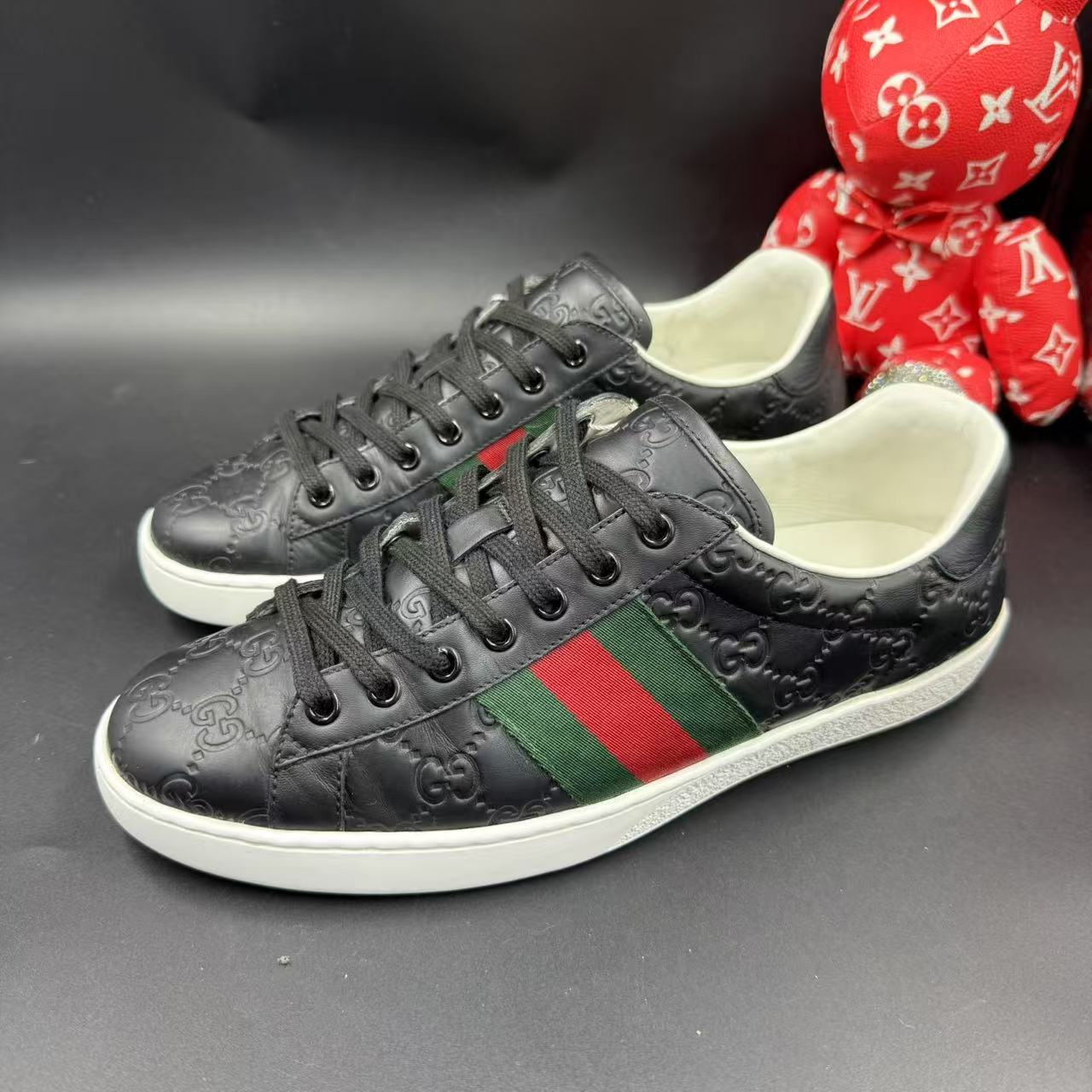 95新 GUCCI/古驰 男士时尚黑色双G压印休闲板鞋42欧码 lz326