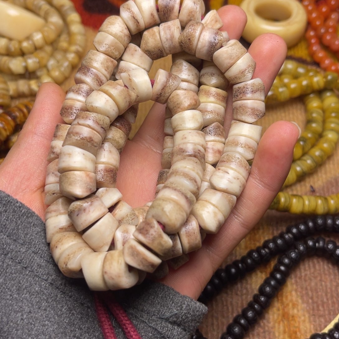 澡****大叶紫檀（黑酸枝木类）