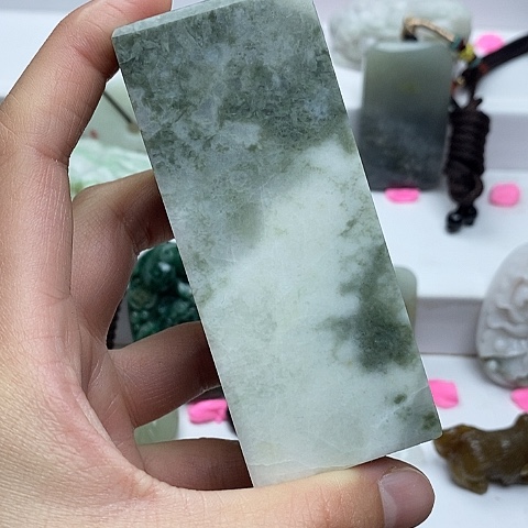 独山玉颈饰未镶嵌