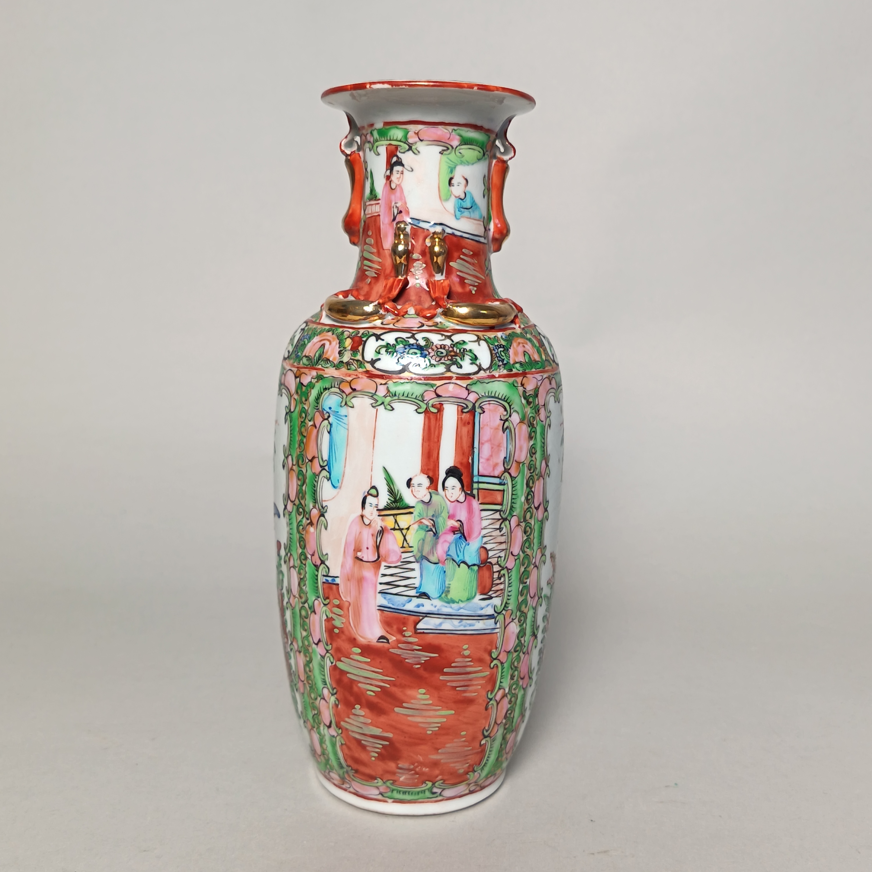 【010021893】民国 广彩人物螭龙瓶