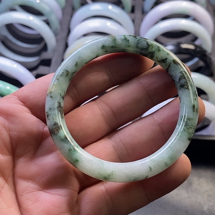 翡翠未镶嵌手镯16、圆