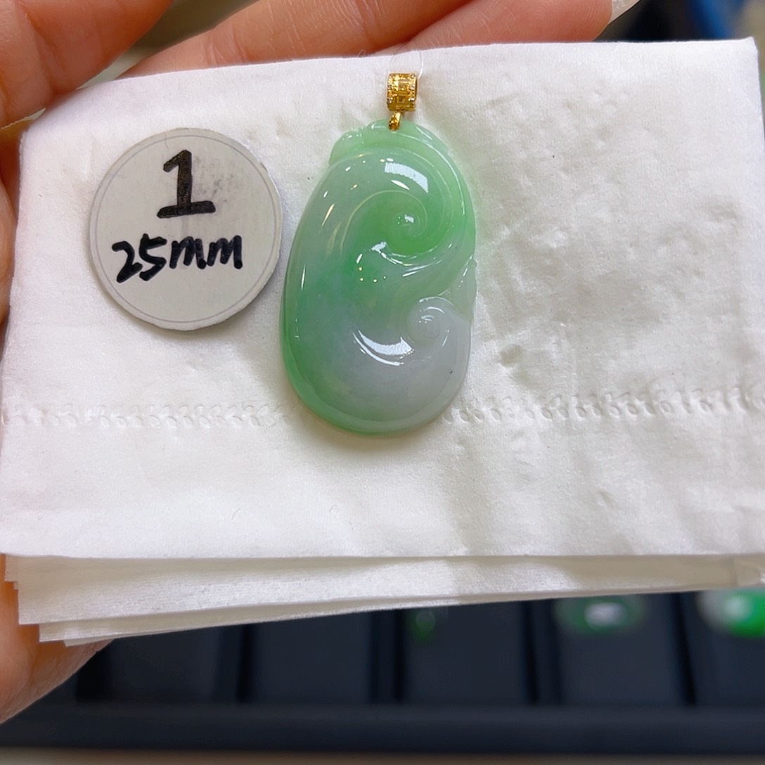 翡翠颈饰18K金镶嵌翡翠