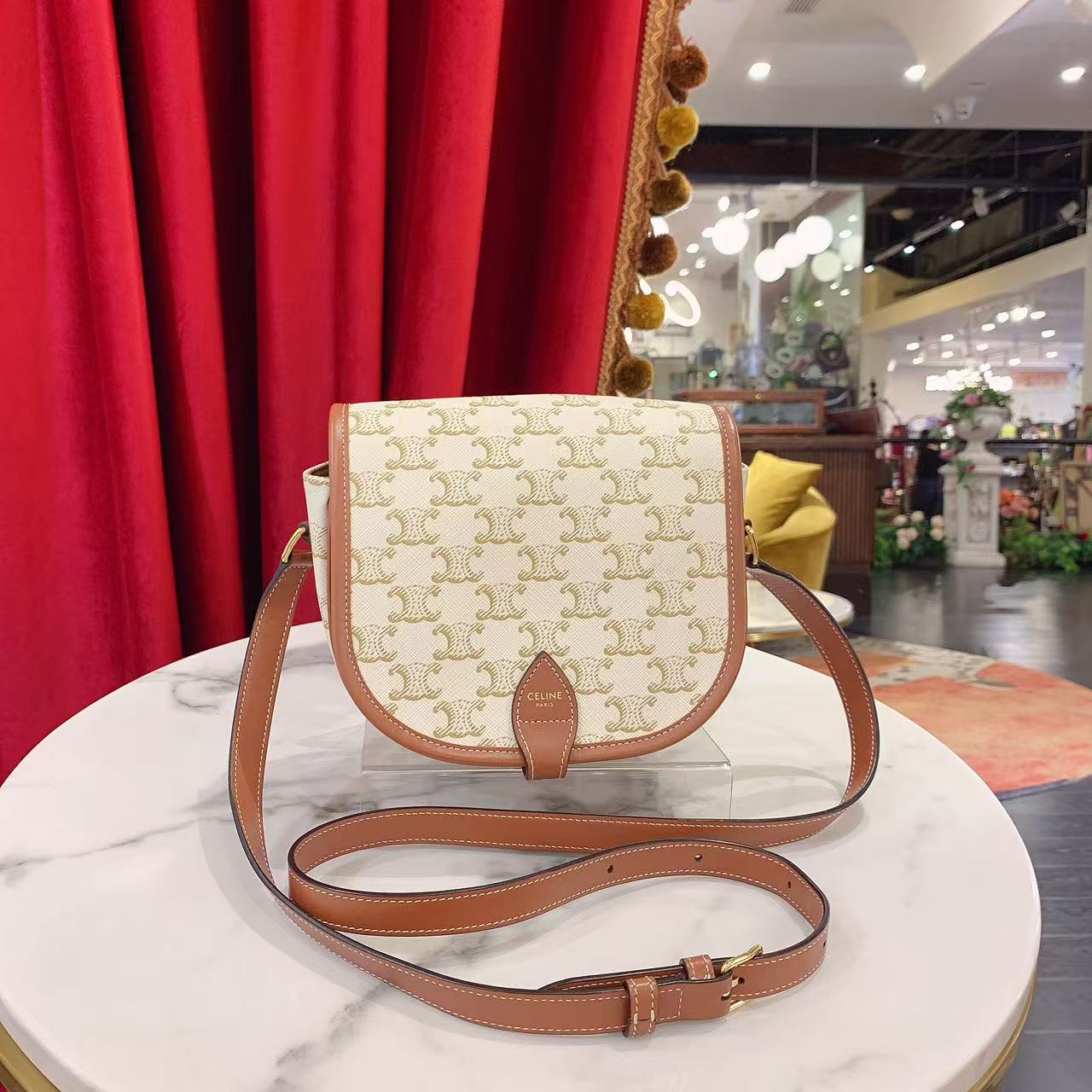 95新 Celine/思琳 瑟琳马鞍包白色老花金扣单肩包53211601