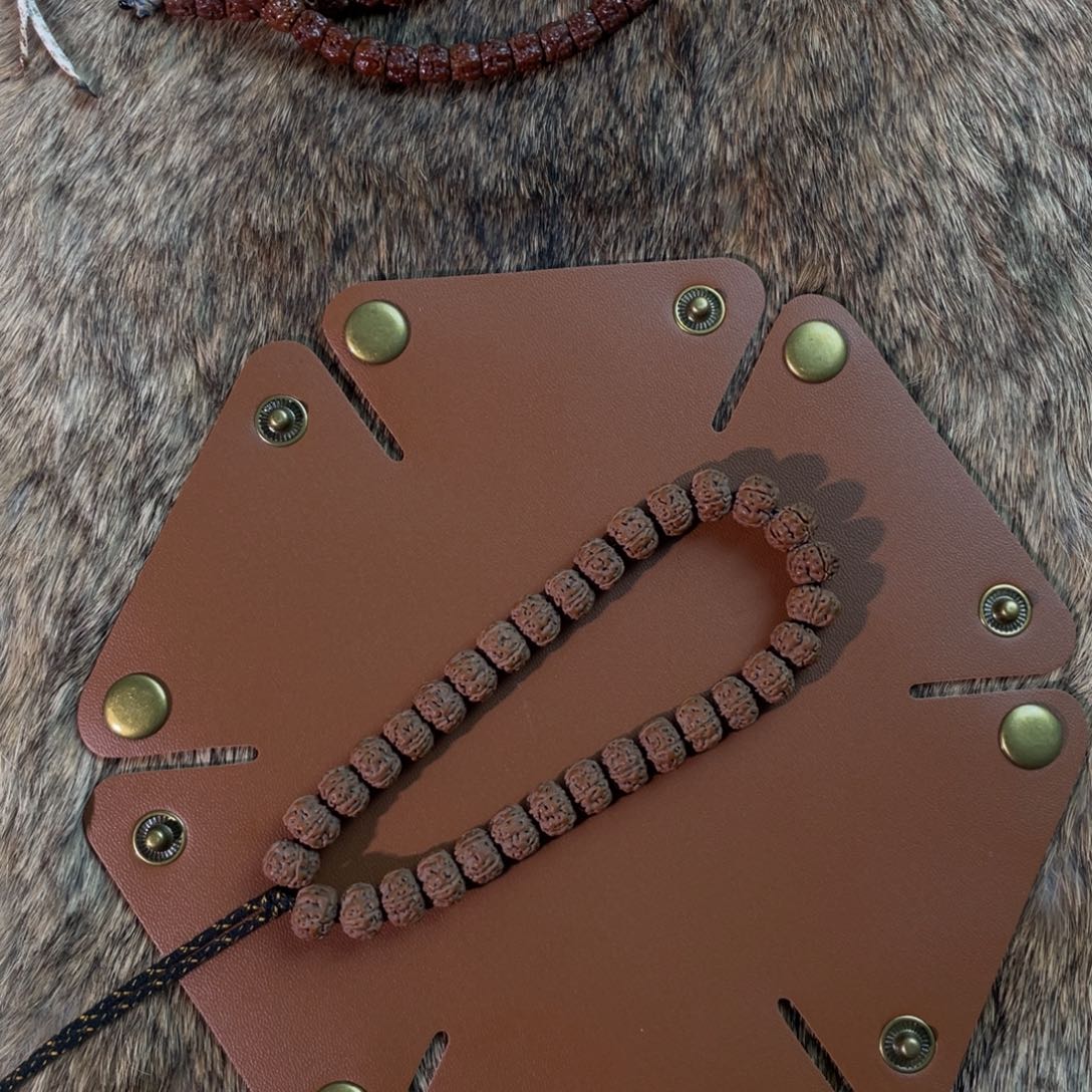 金刚菩提吊坠老树王手持