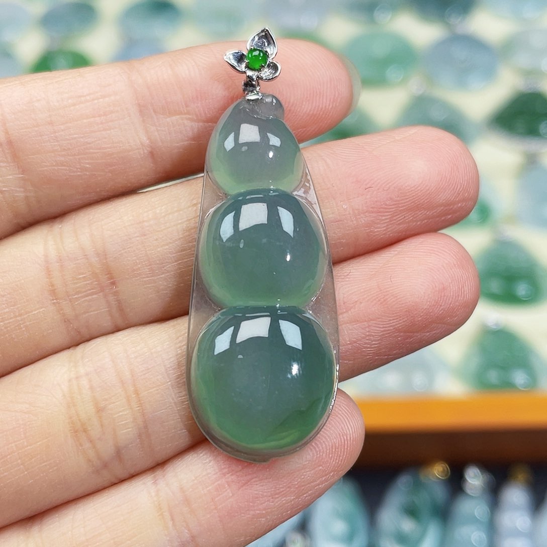 翡翠颈饰18K金镶嵌吊坠