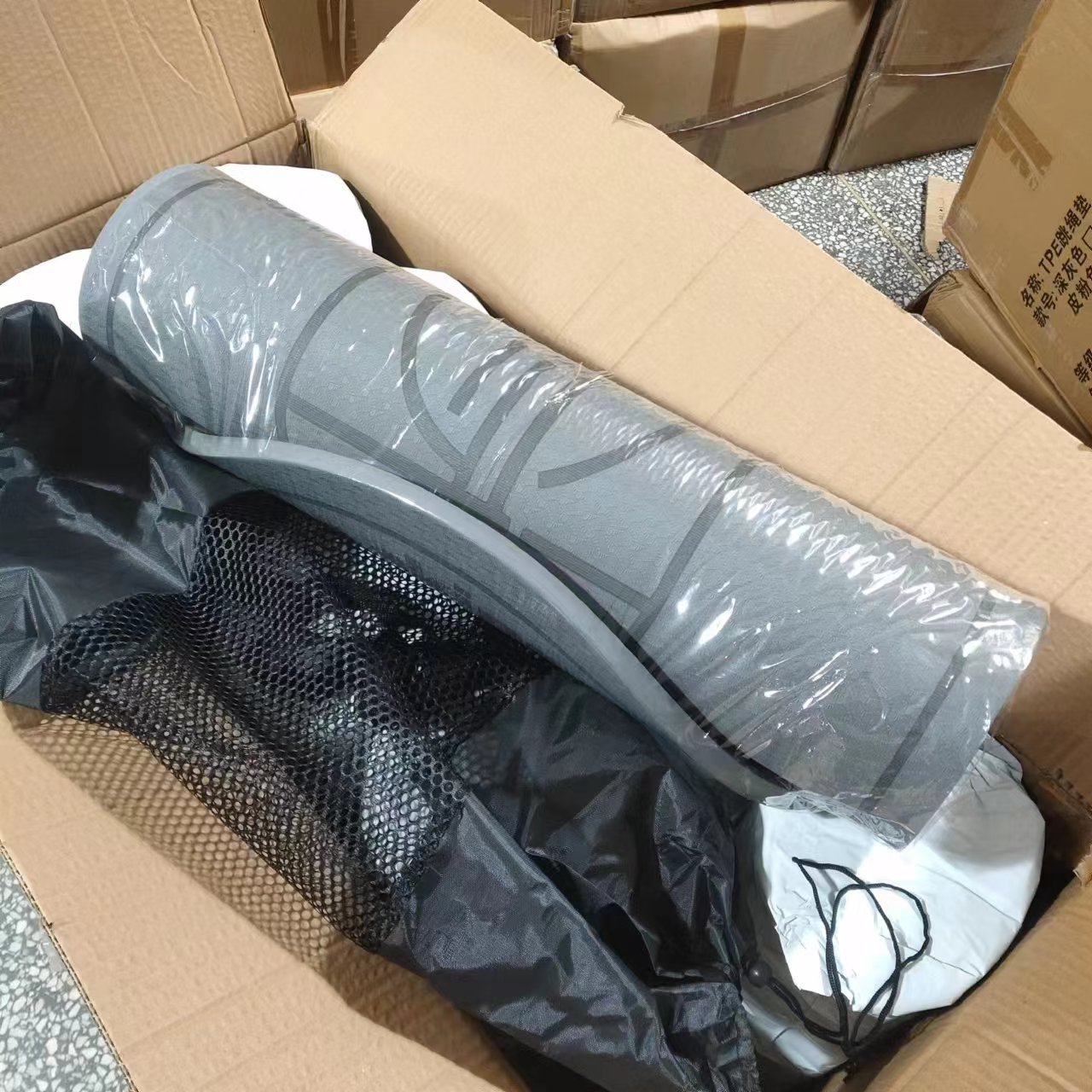 一   TPE跳绳垫–深灰色 尺寸1300×610×15mm（样品）