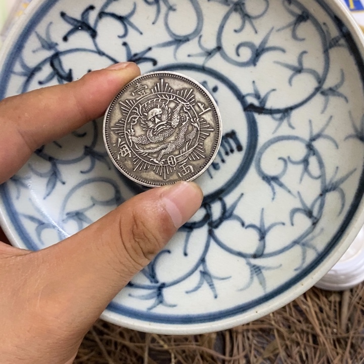 瓷片。              