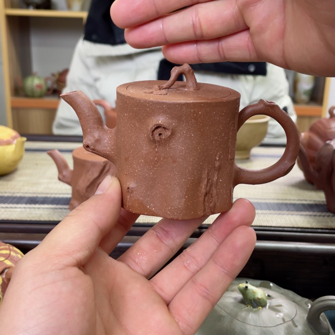紫砂茶壶树桩。                