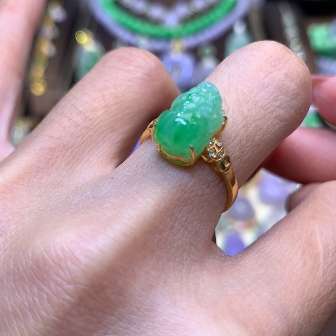 翡翠18K金镶嵌颈饰