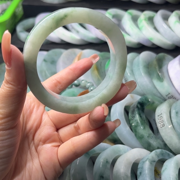 定制翡翠未镶嵌翡翠手镯