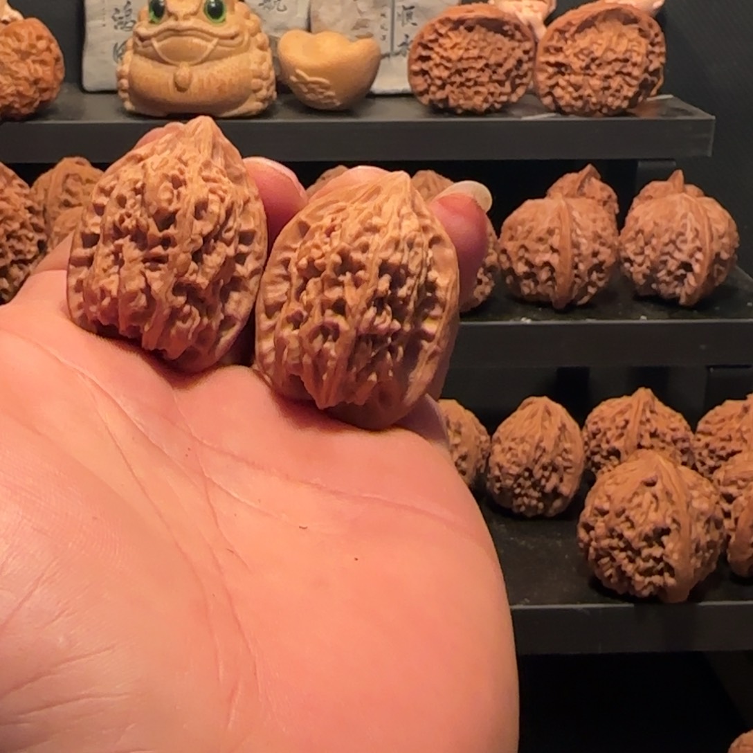 桃核把件纯野生核桃32