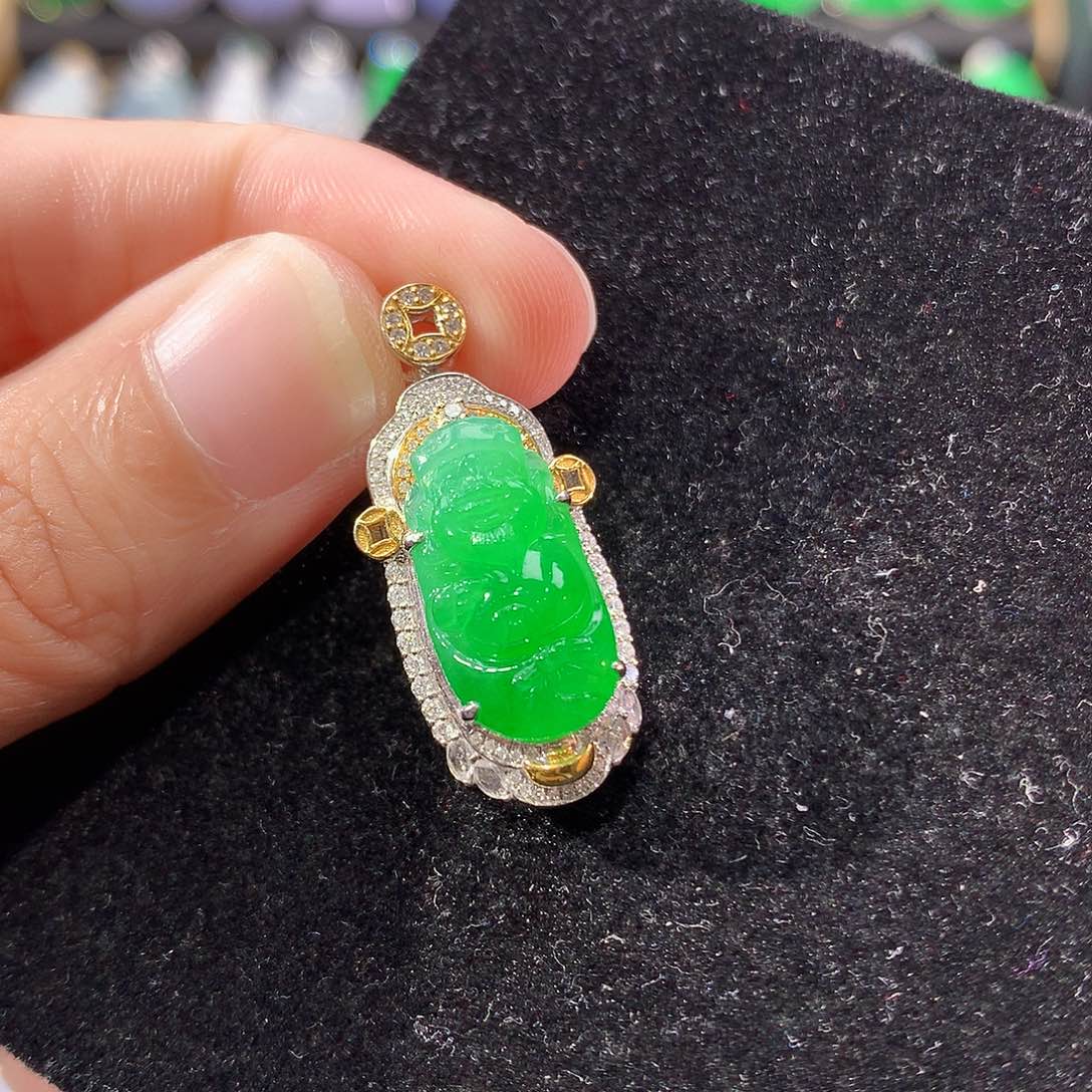 翡翠18K金镶嵌颈饰