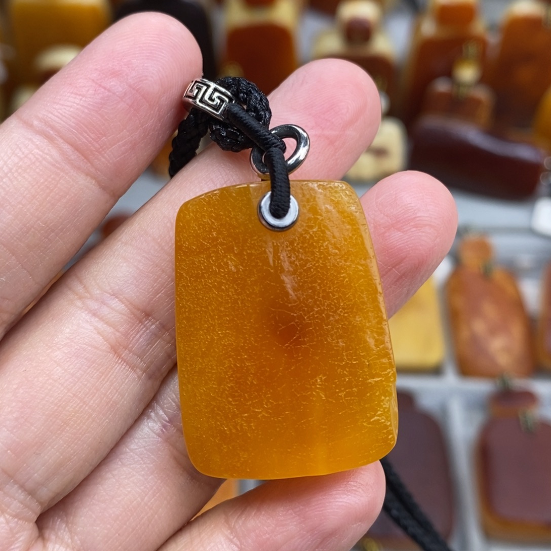 蜜蜡未镶嵌珠宝奇石