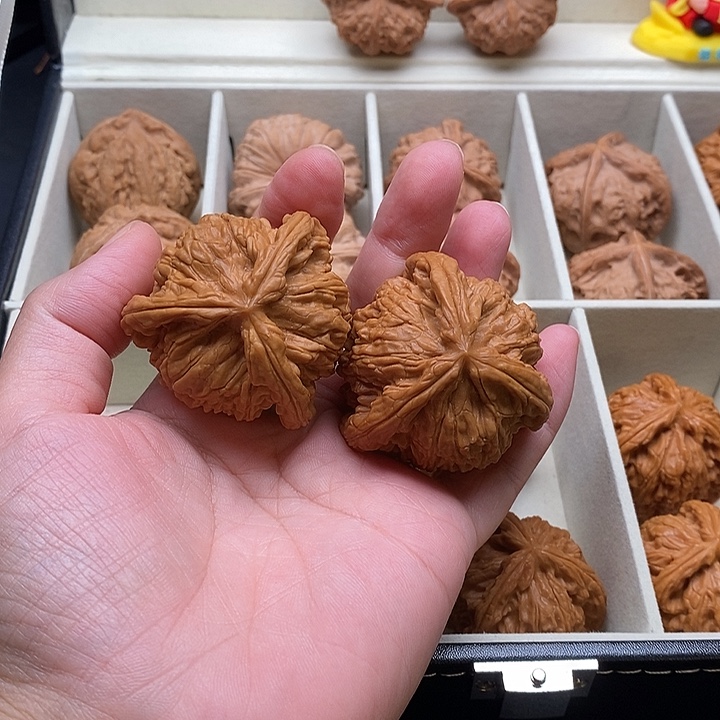 G***文玩核桃把件白奔