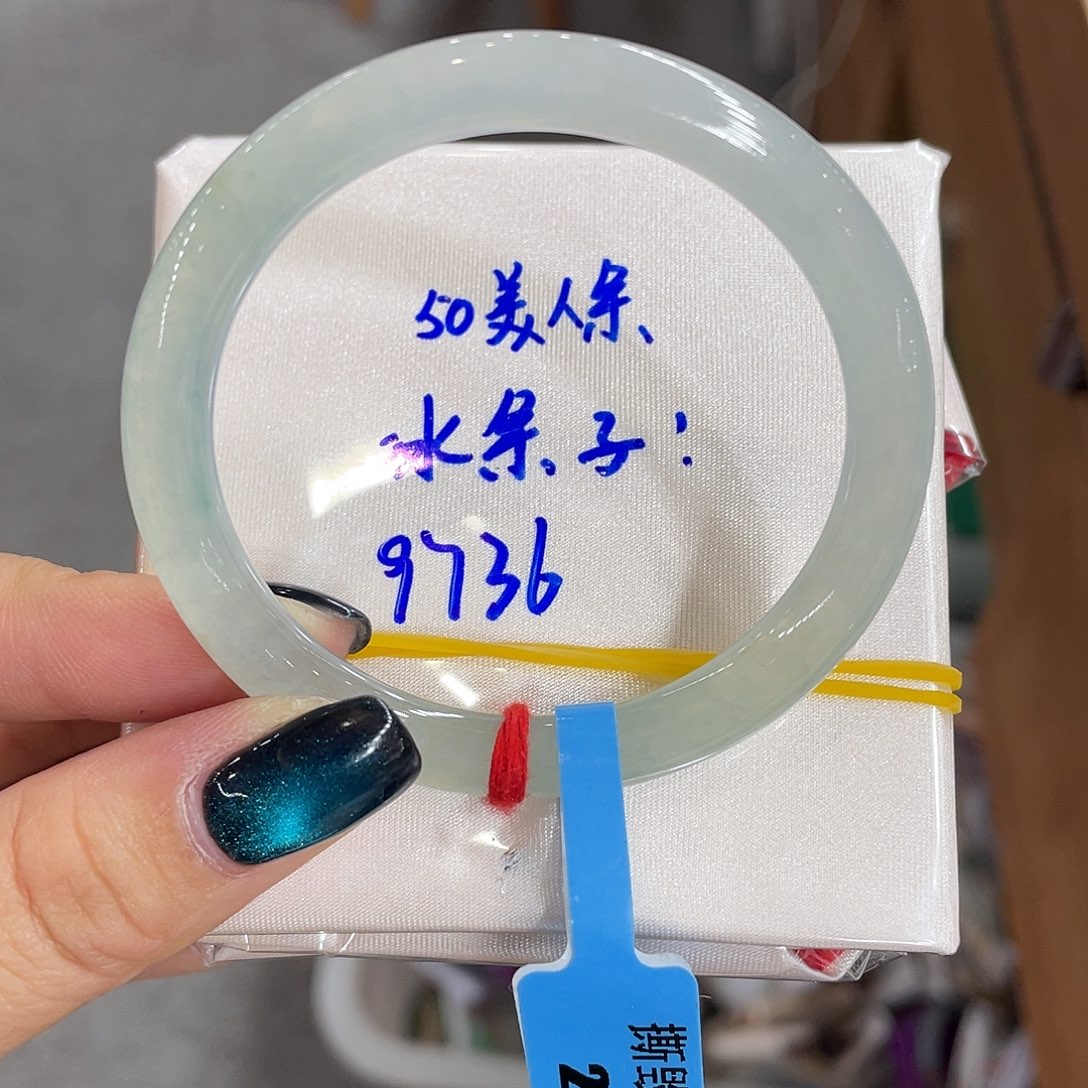 翡翠手镯未镶嵌妮**?缅甸天然翡翠